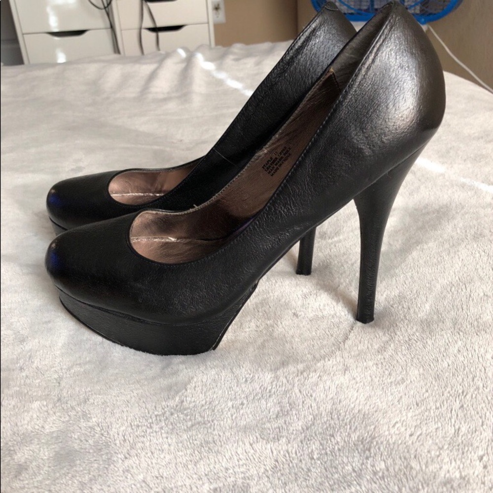 Zigisoho black leather pumps